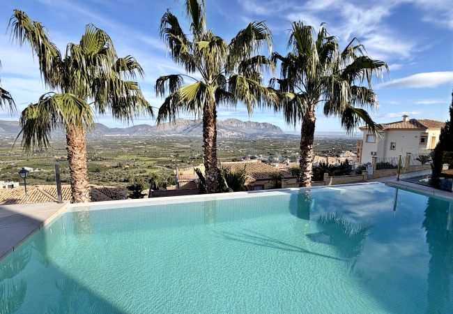 Villa in Orba - Villa Titulabo, 6p, private pool