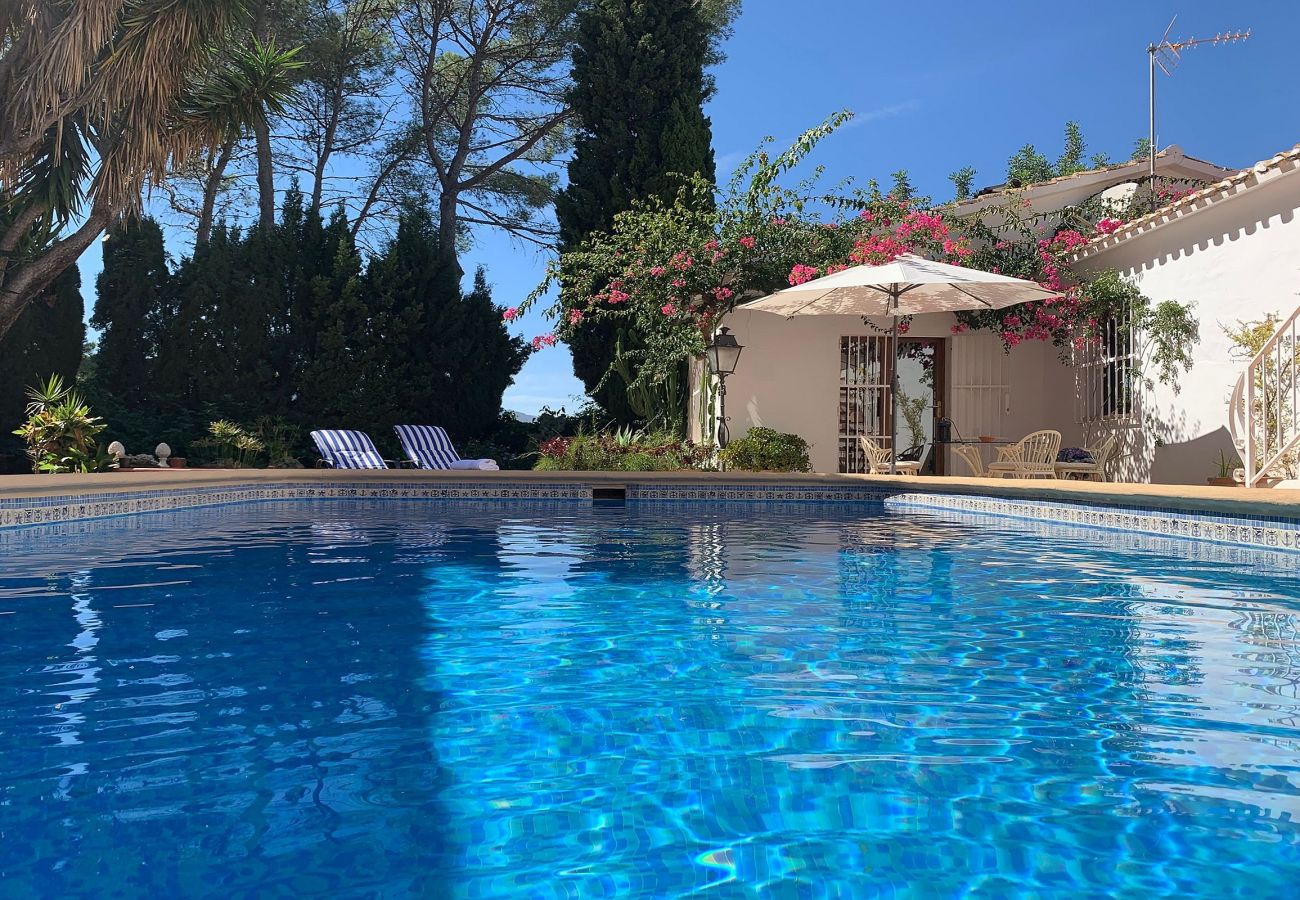 Villa La Cortijera, piscine privée, 8 personnes, calme, chiens admis Villa à Benidoleig -  Villa La Cortijera - piscine privée, 8 p