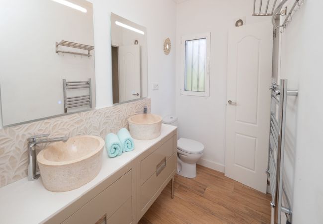 Villa à Orba - Villa Leonie, piscine privée, jacuzzi, 8p Villa à Orba - Villa Leonie, piscine privée, jacuzzi, 8p