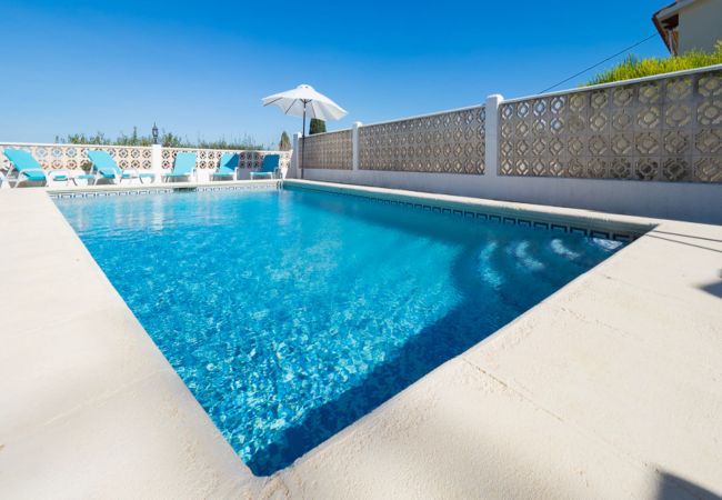 Villa à Orba - Villa Leonie, piscine privée, jacuzzi, 8p Villa à Orba - Villa Leonie, piscine privée, jacuzzi, 8p