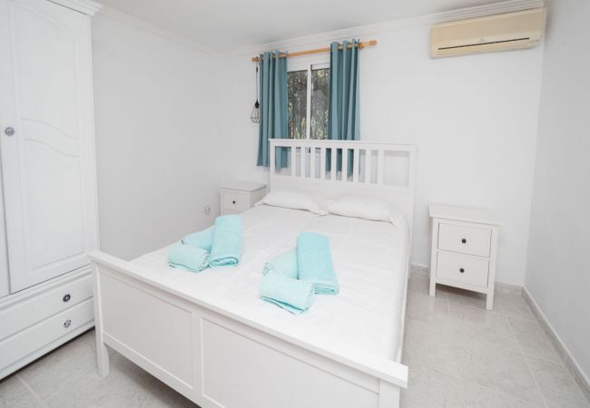 Villa à Orba - Villa Leonie, piscine privée, jacuzzi, 8p Villa à Orba - Villa Leonie, piscine privée, jacuzzi, 8p